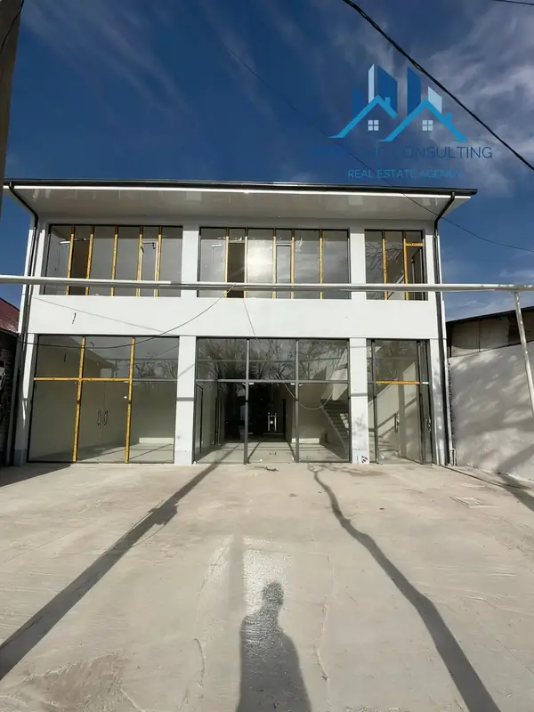 Savdo-sotiq maydoni − 300 m², 1/2 qavat