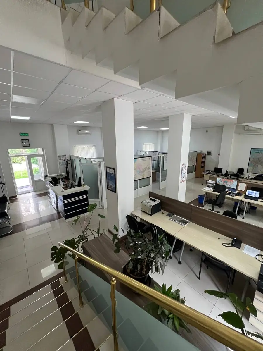 Ijaraga ofis − 600 m²