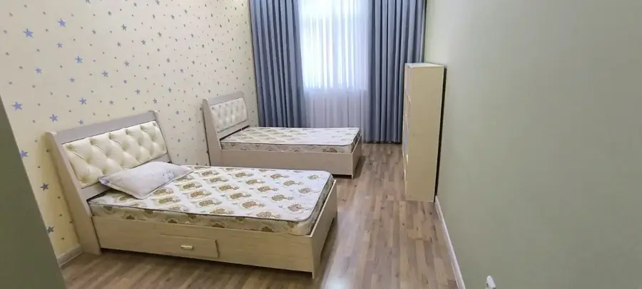 Сдается Более 5-комнатная квартира − 180 м²