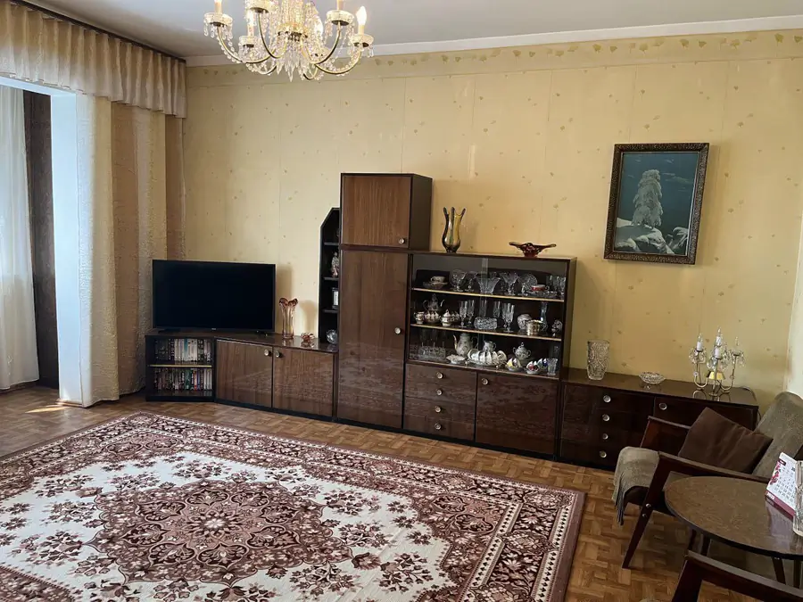 Продается 2-комнатная квартира − 64 м²