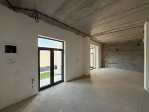 2 qavatli uy − 640 m², 2.8 sot.