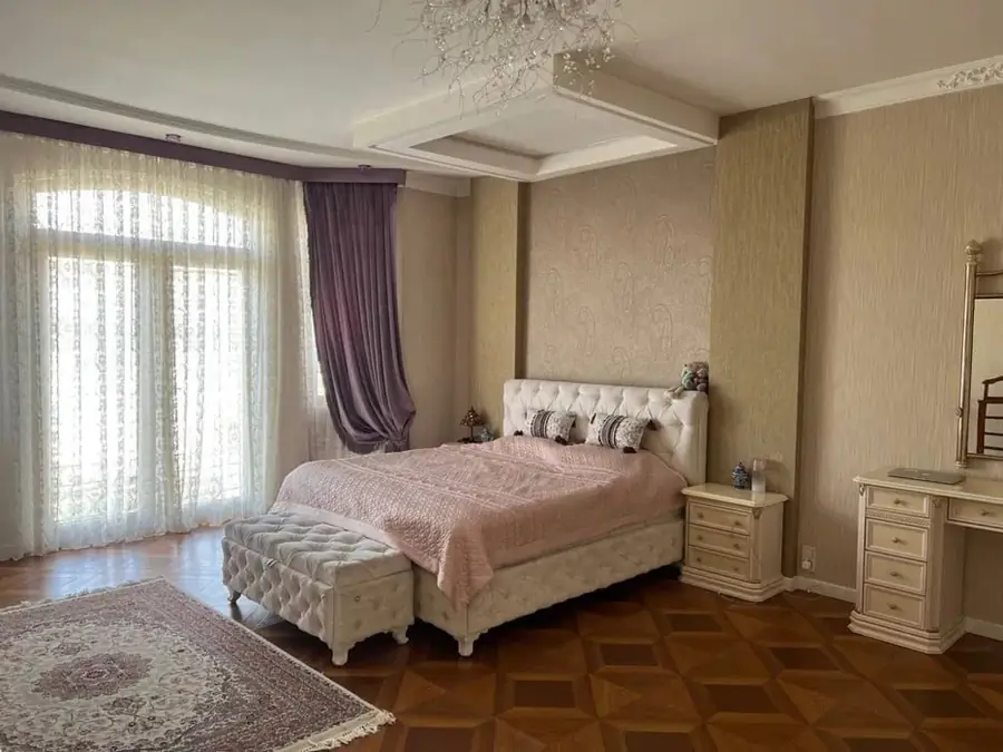 Ijaraga 2 qavatli uy − 250 m²