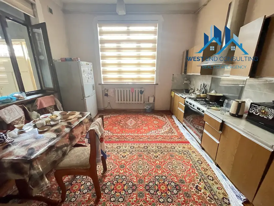 Ijaraga 2 qavatli uy − 370 m²