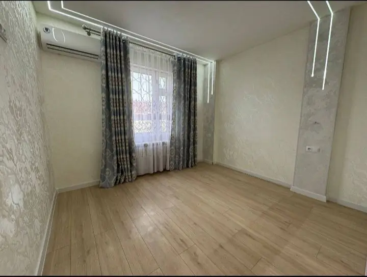 2 xonali kvartira sotiladi − 60 m²