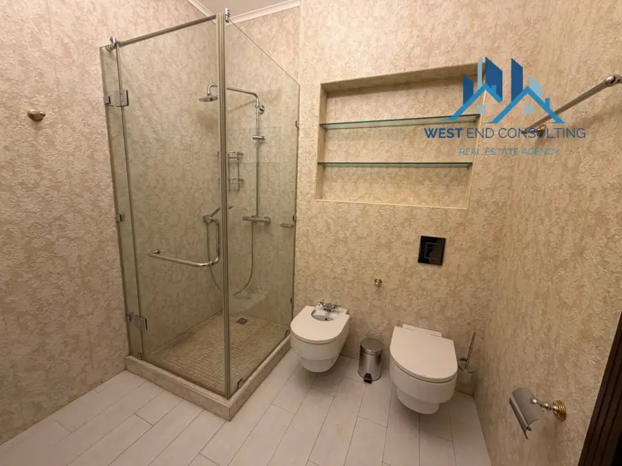 Ijaraga 3 xonali kvartira − 140 m²