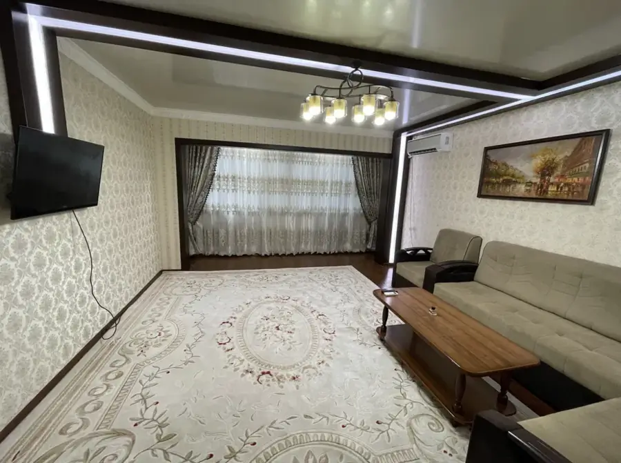 3 xonali kvartira sotiladi − 75 m²
