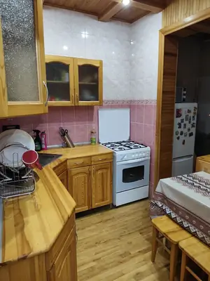 3 xonali kvartira sotiladi − 68 m²