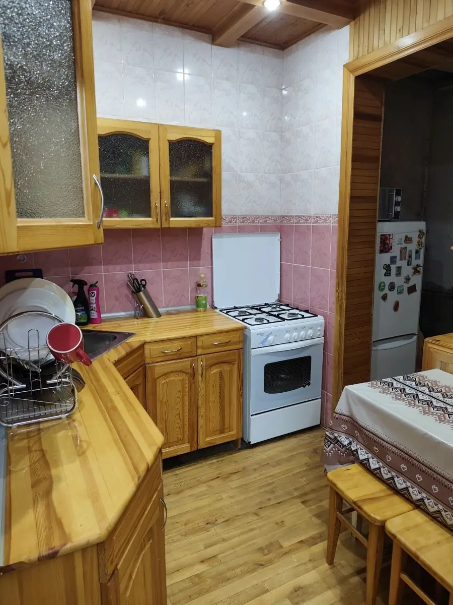 3 xonali kvartira sotiladi − 68 m²