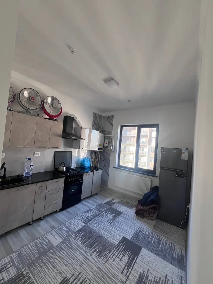Сдается 2-комнатная квартира − 56 м²