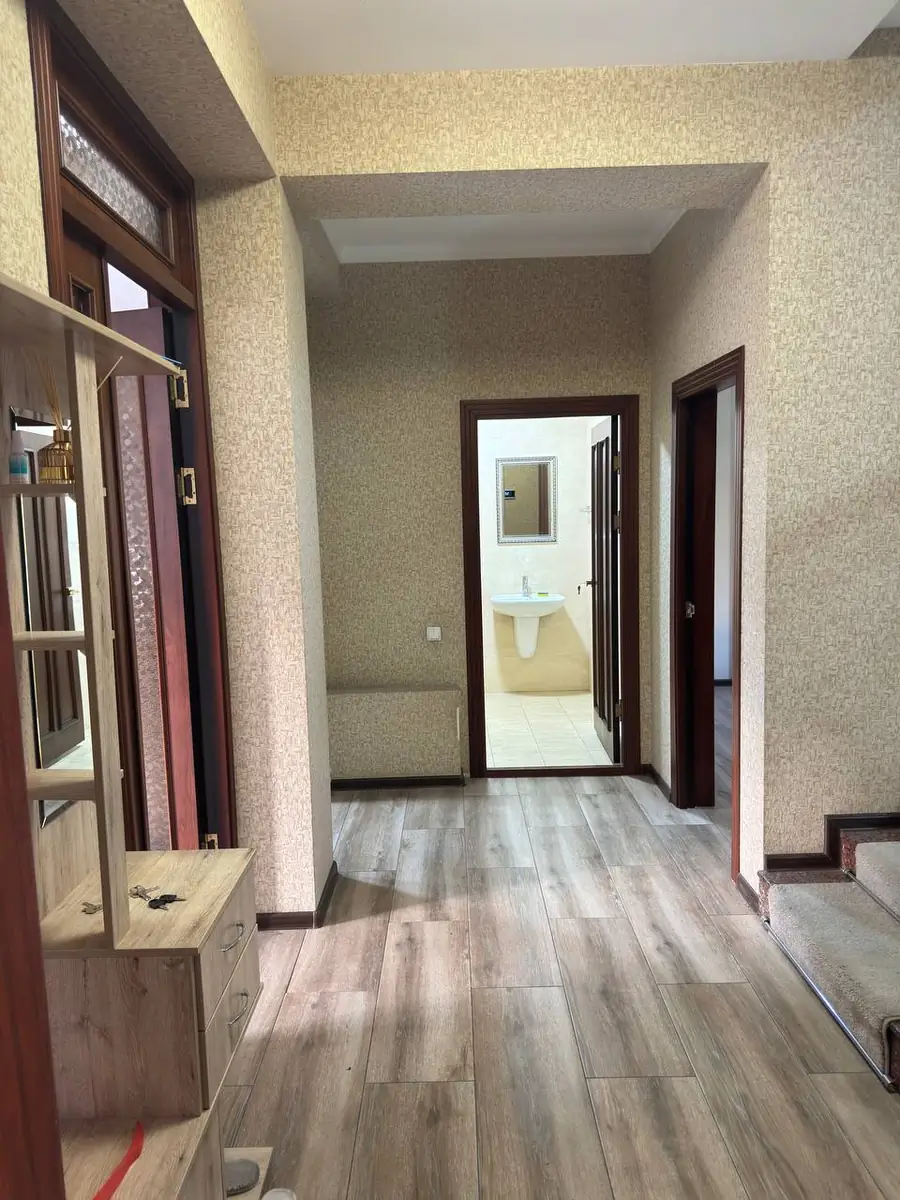 3 qavatli uy sotiladi − 300 m²