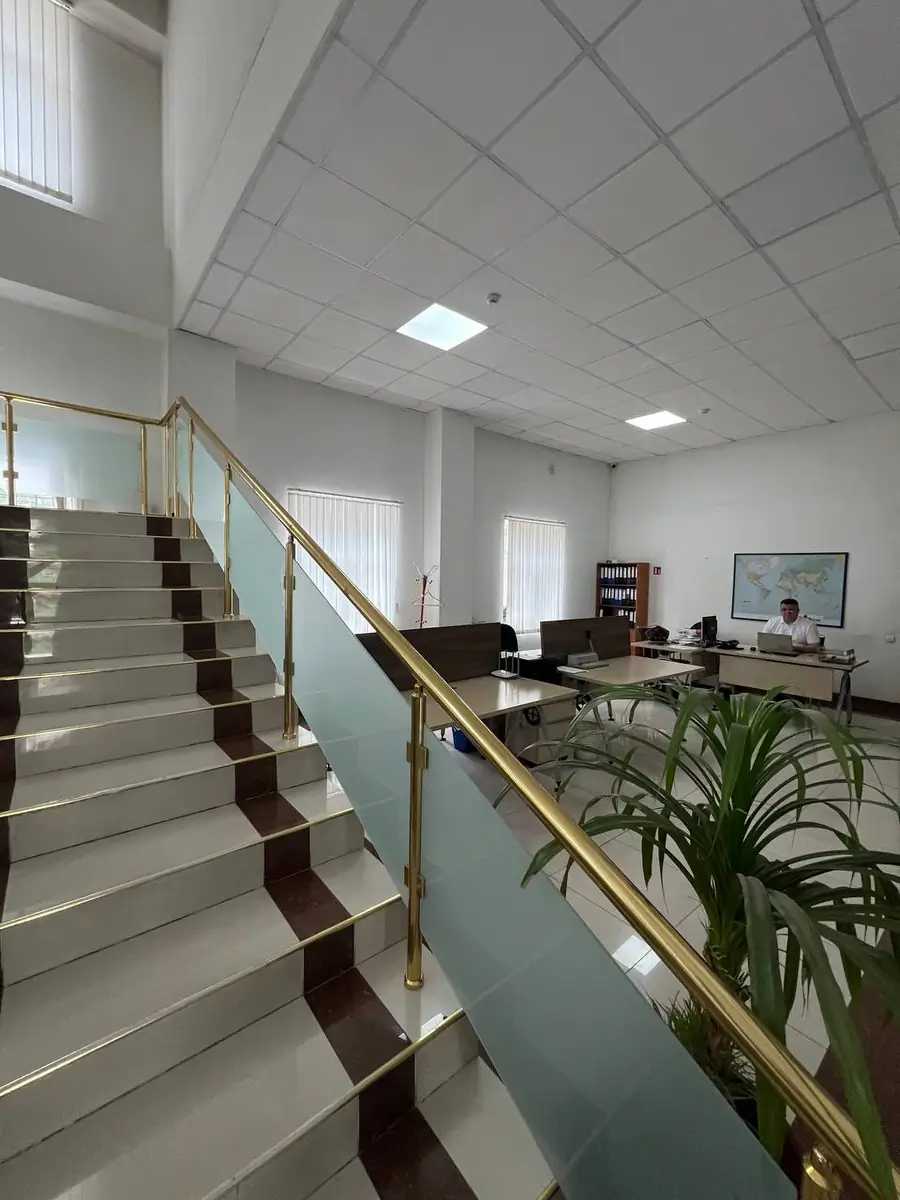 Ijaraga ofis − 600 m²