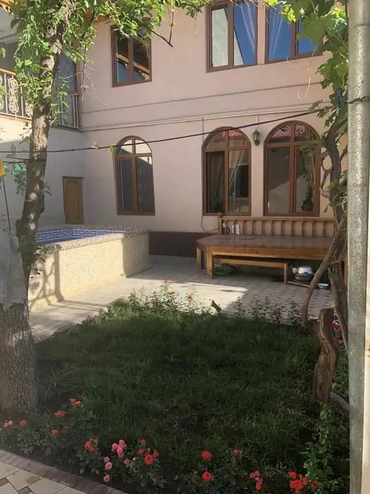 Сдается 2-этажный дом − 350 м²
