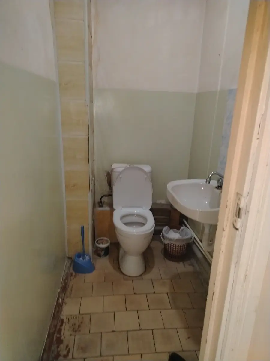 4 xonali kvartira sotiladi − 100 m²