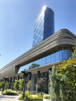 4 xonali kvartira sotiladi − 95 m²