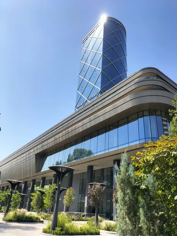 4 xonali kvartira sotiladi − 95 m²