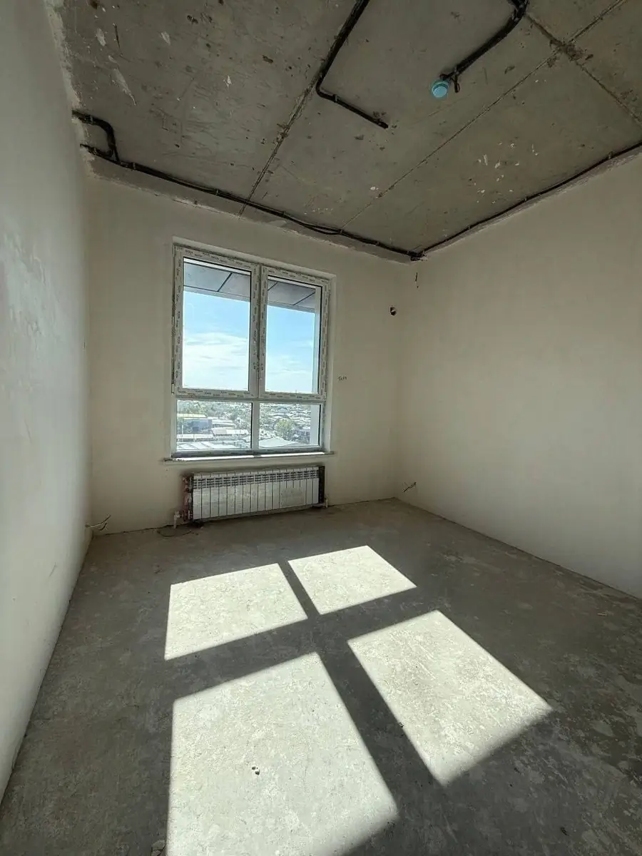Продается 4-комнатная квартира − 103 м²