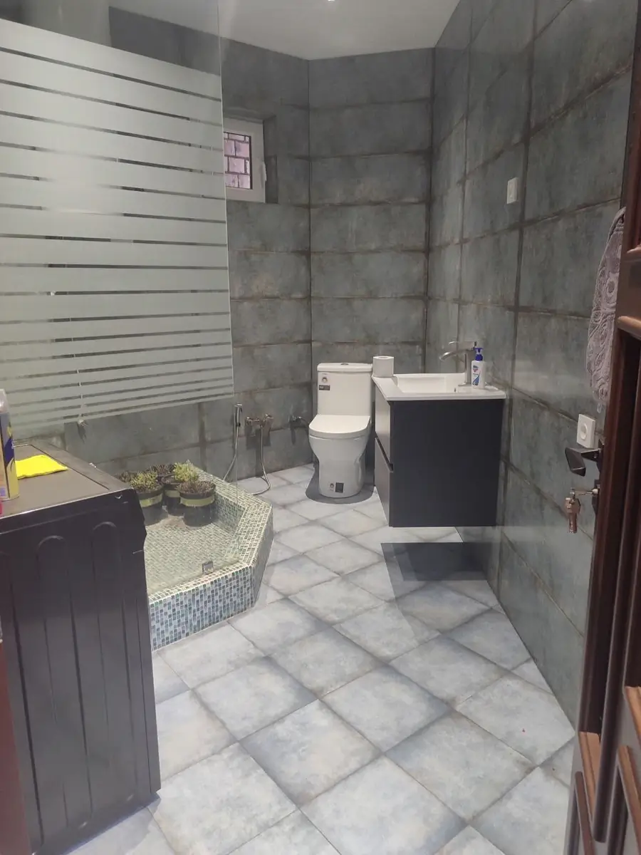 2 qavatli uy sotiladi − 100 m²
