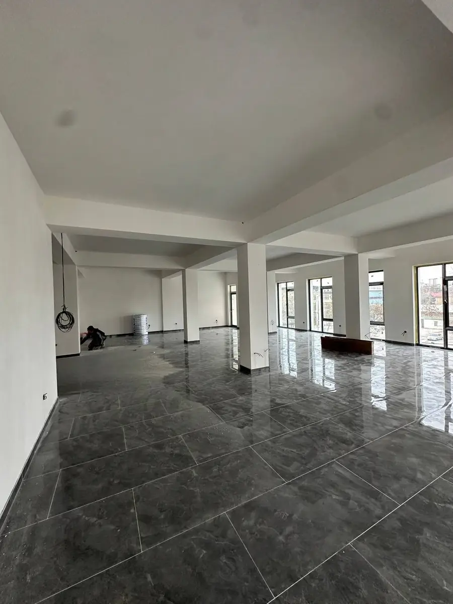 Ijaraga ofis − 810 m²