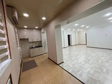 Ofis − 80 m², 1/4 qavat