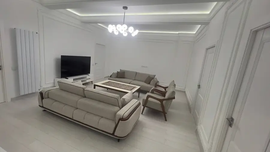 3 xonali kvartira sotiladi − 76 m²