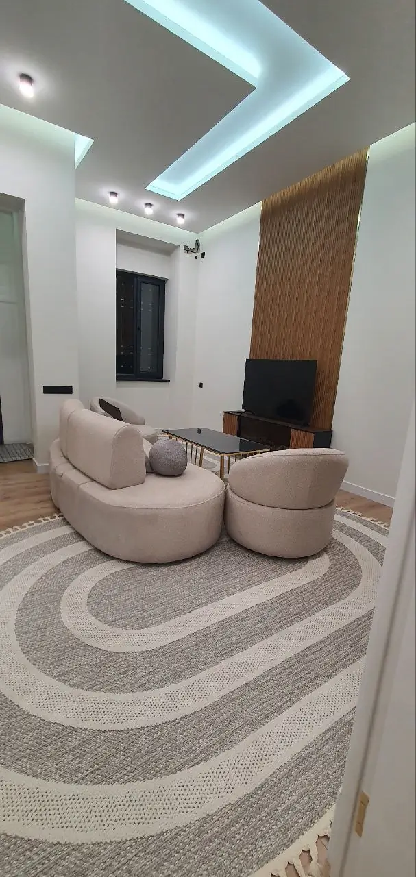 Ijaraga 2 qavatli uy − 200 m²