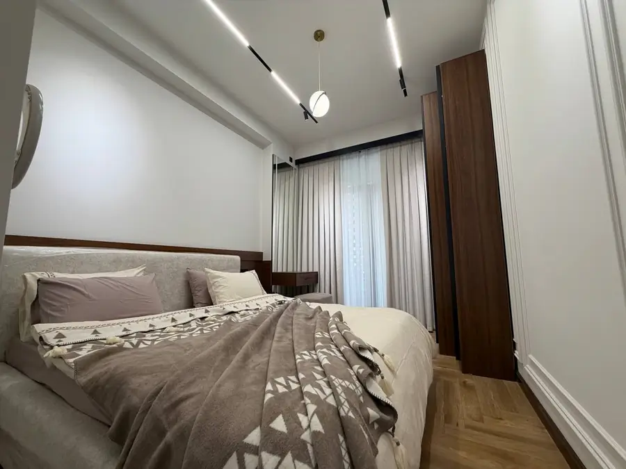 3 xonali kvartira sotiladi − 80 m²
