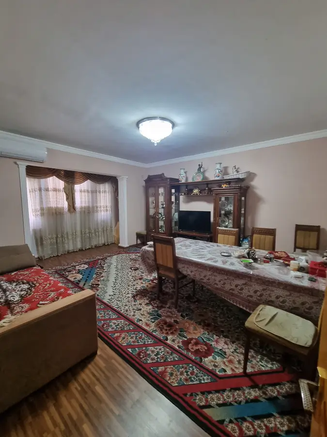 Продается Более 5-комнатная квартира − 110 м²