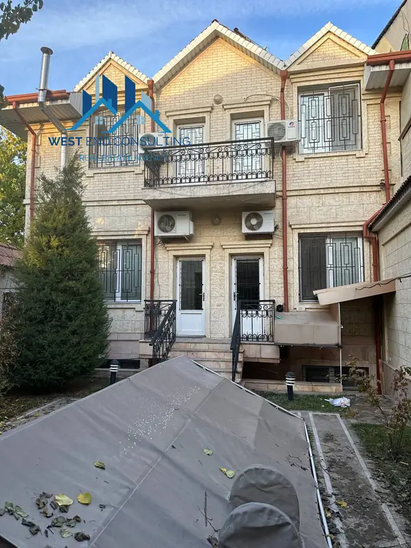 3 qavatli uy − 300 m², 2.5 sot. 