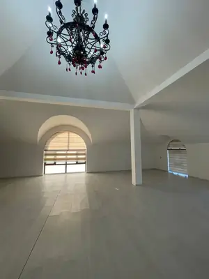 Ijaraga 3 qavatli uy − 450 m²