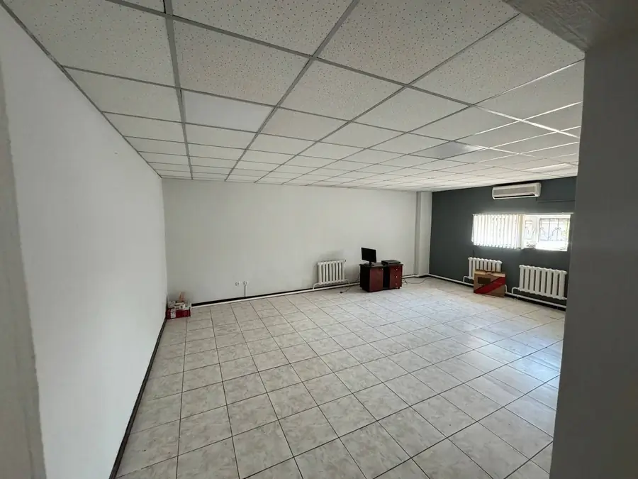 Сдается склад − 816 м²