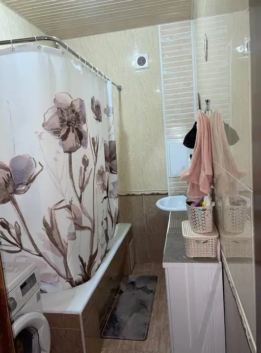 3 xonali kvartira sotiladi − 75 m²