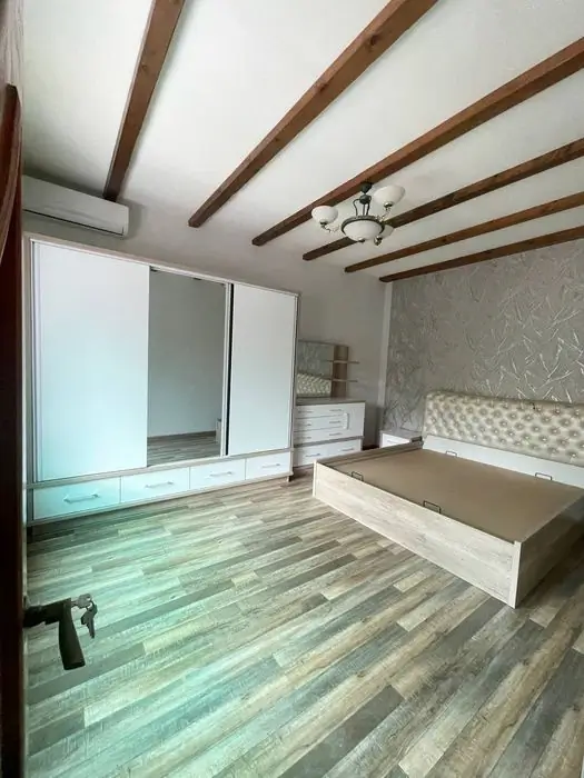 Сдается 2-этажный дом − 300 м²