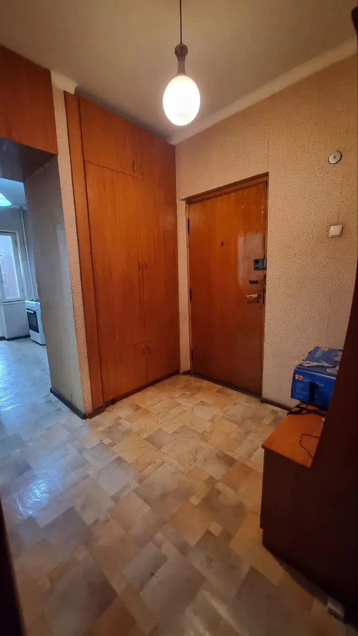 Продается 2-комнатная квартира − 60 м²