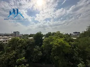 Сдается 3-комнатная квартира − 160 м²
