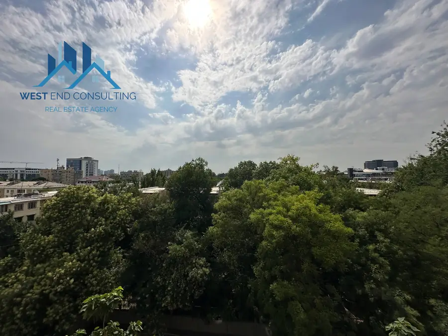 Сдается 3-комнатная квартира − 160 м²