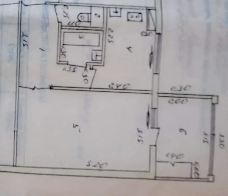 Продается 1-комнатная квартира − 39 м²