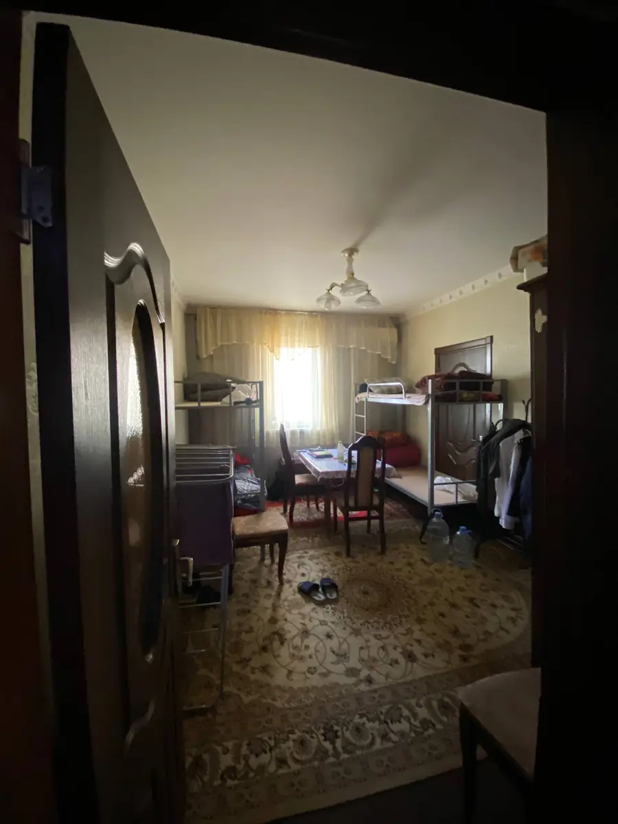 Продается 1-комнатная квартира − 42 м²