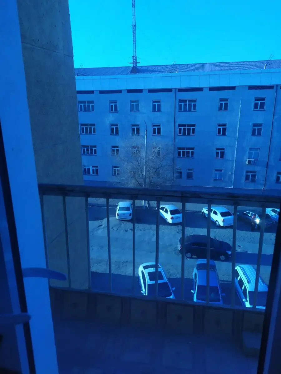 4 xonali kvartira sotiladi − 79 m²