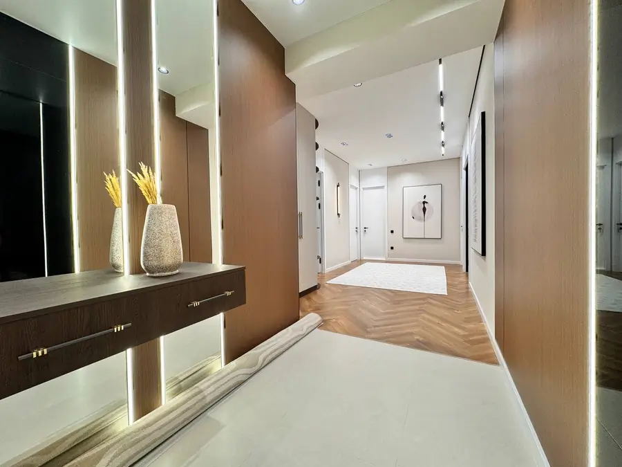Посуточно 4-комнатная квартира − 130 м²