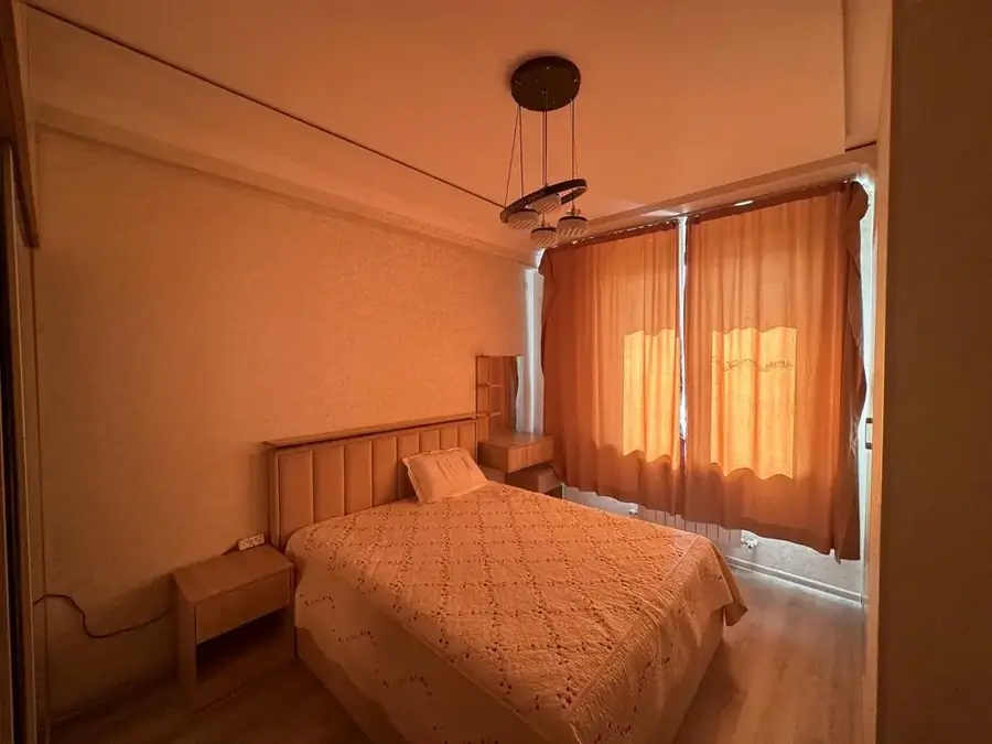 Сдается 2-комнатная квартира − 55 м²