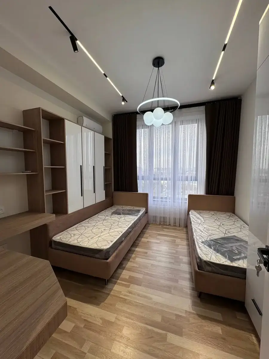 Продается 3-комнатная квартира − 89 м²