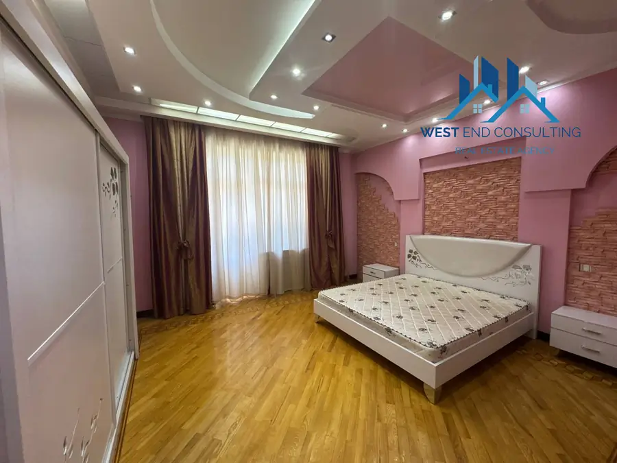 Ijaraga 4 xonali kvartira − 220 m²