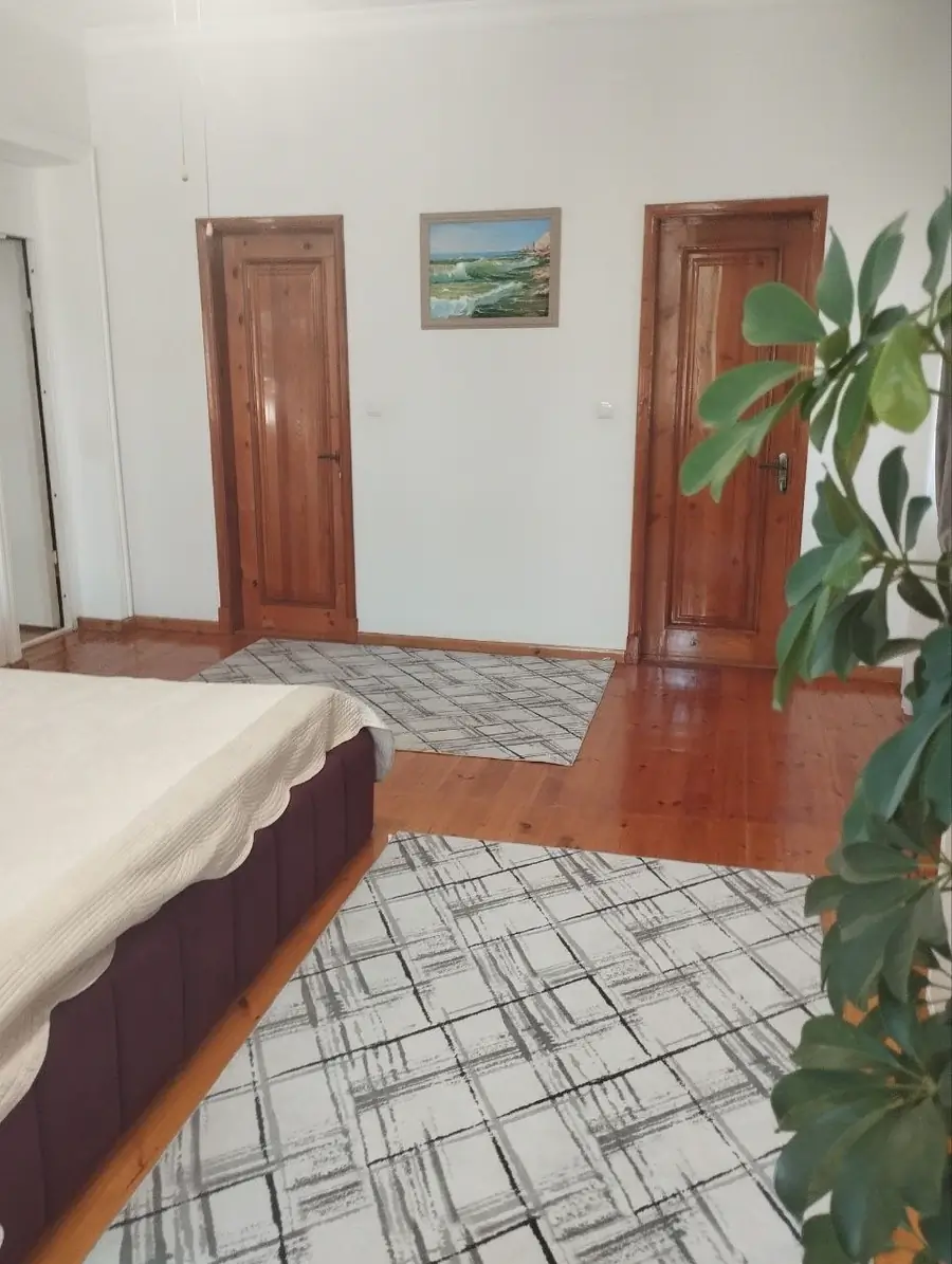 Ijaraga 2 qavatli uy − 248 m²