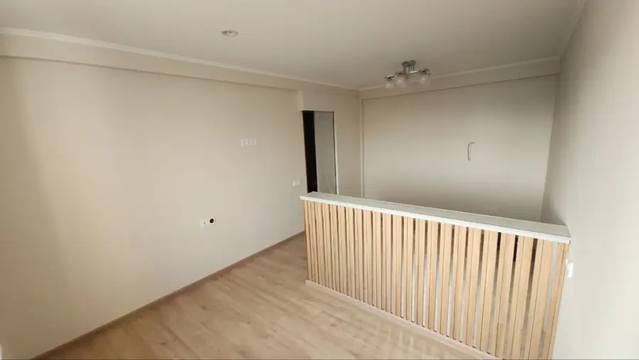 1 xonali kvartira sotiladi − 33 m²