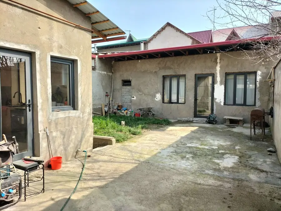 Продается 2-этажный дом − 300 м²