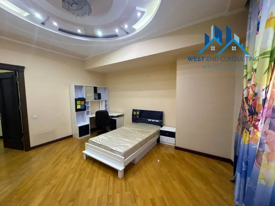 Ijaraga 4 xonali kvartira − 220 m²