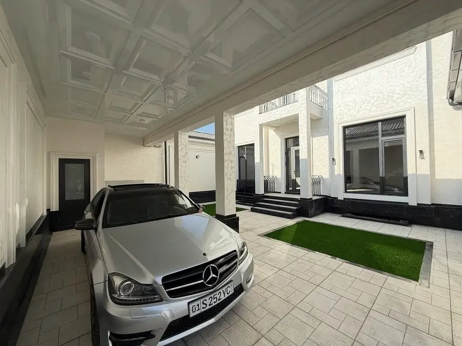 3 qavatli uy sotiladi − 400 m²
