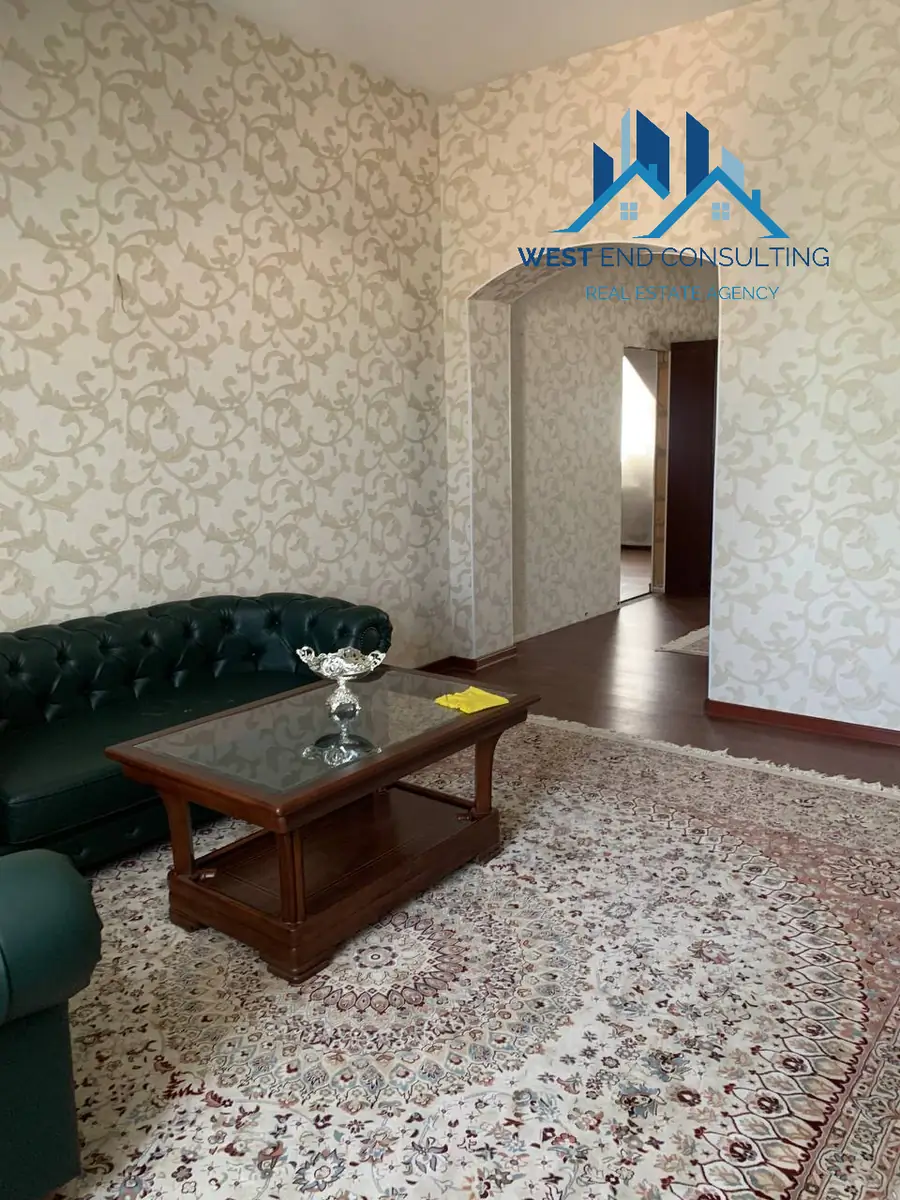 Ijaraga 3 qavatli uy − 350 m²