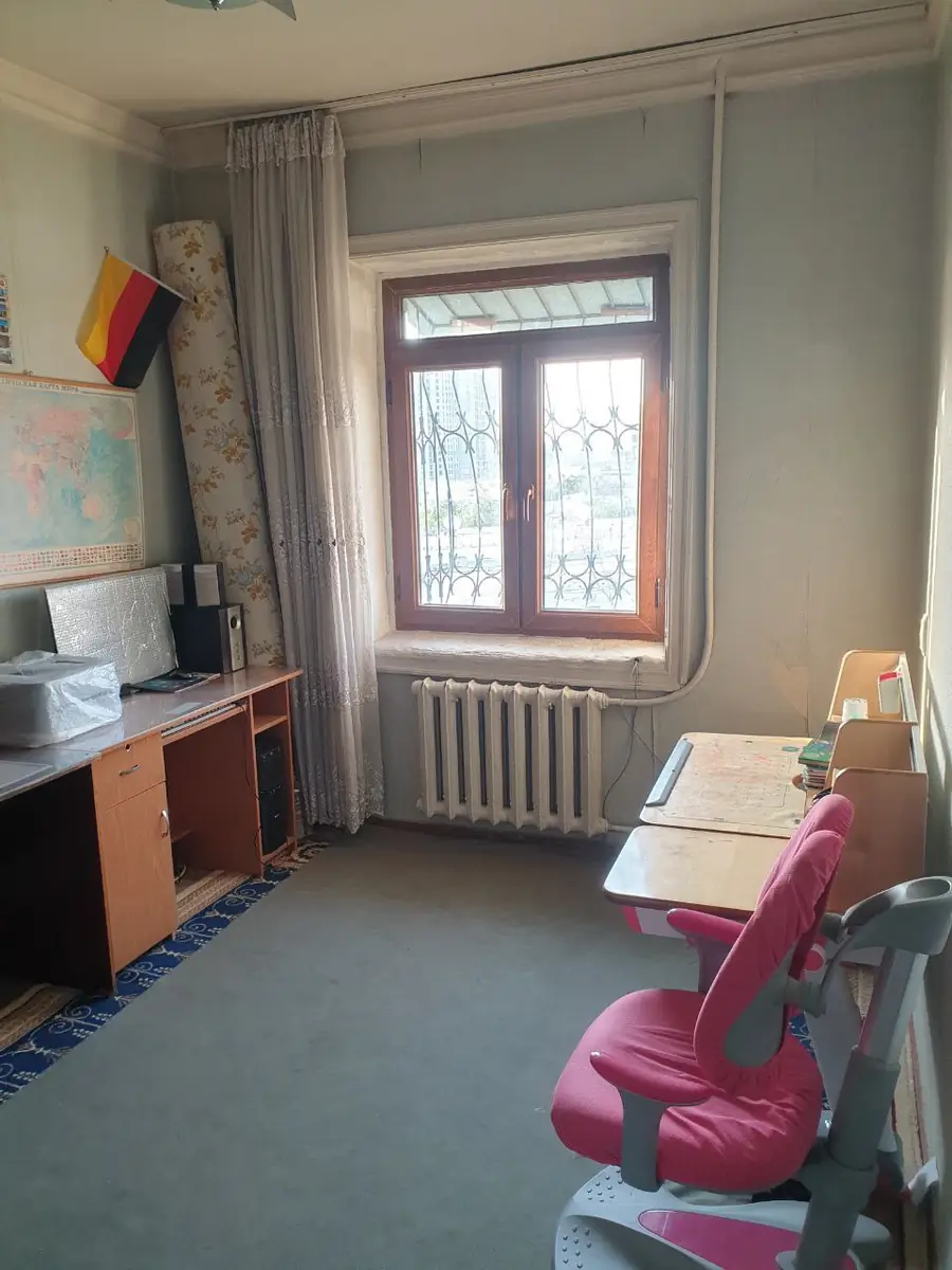 Продается Более 5-комнатная квартира − 105 м²
