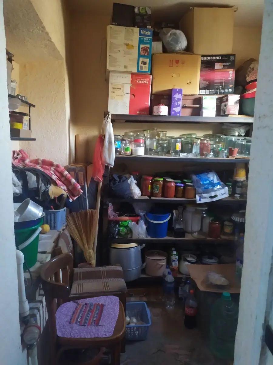 4 xonali kvartira sotiladi − 79 m²